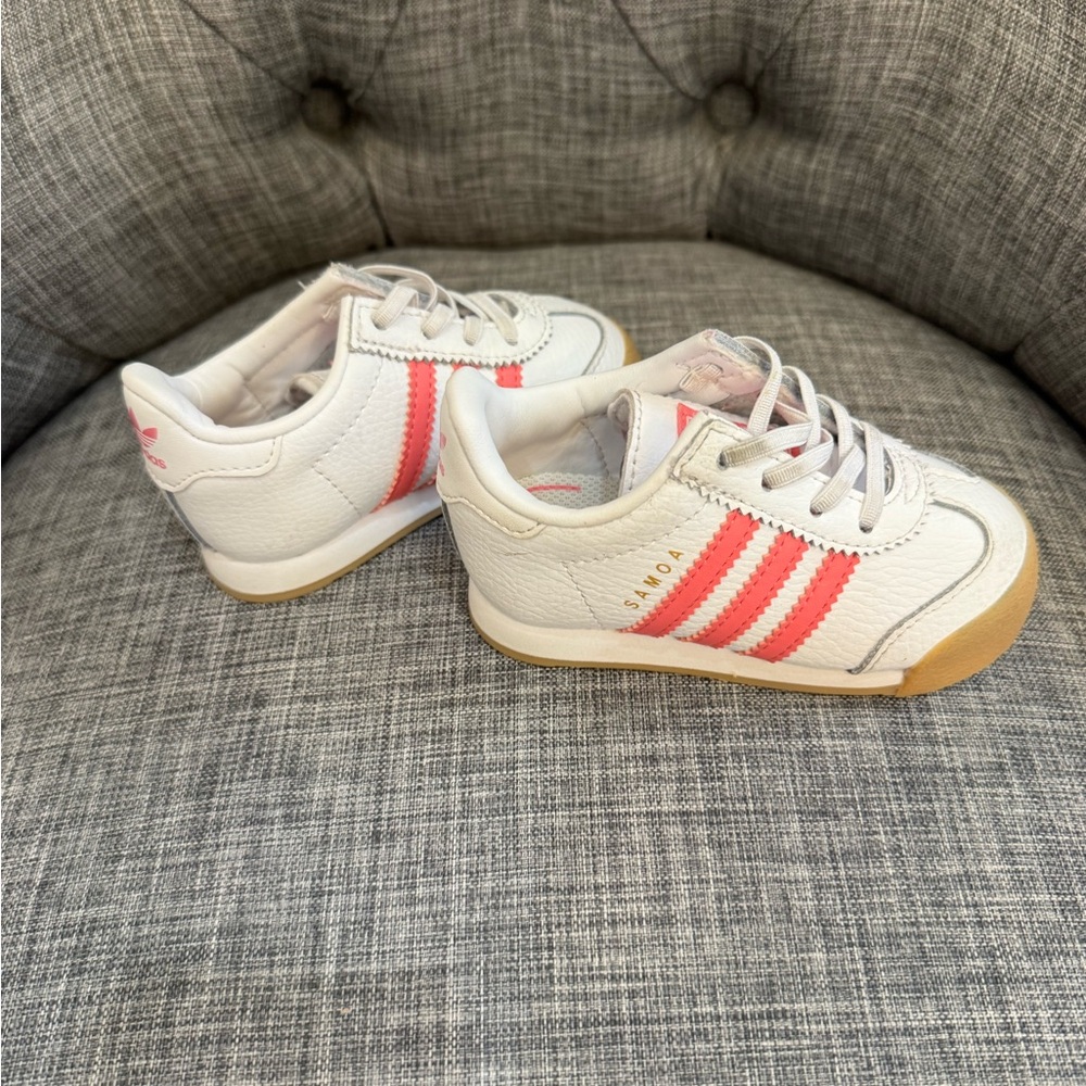 adidas toddler White Leather Sneakers with Pink Stripes VGUC
